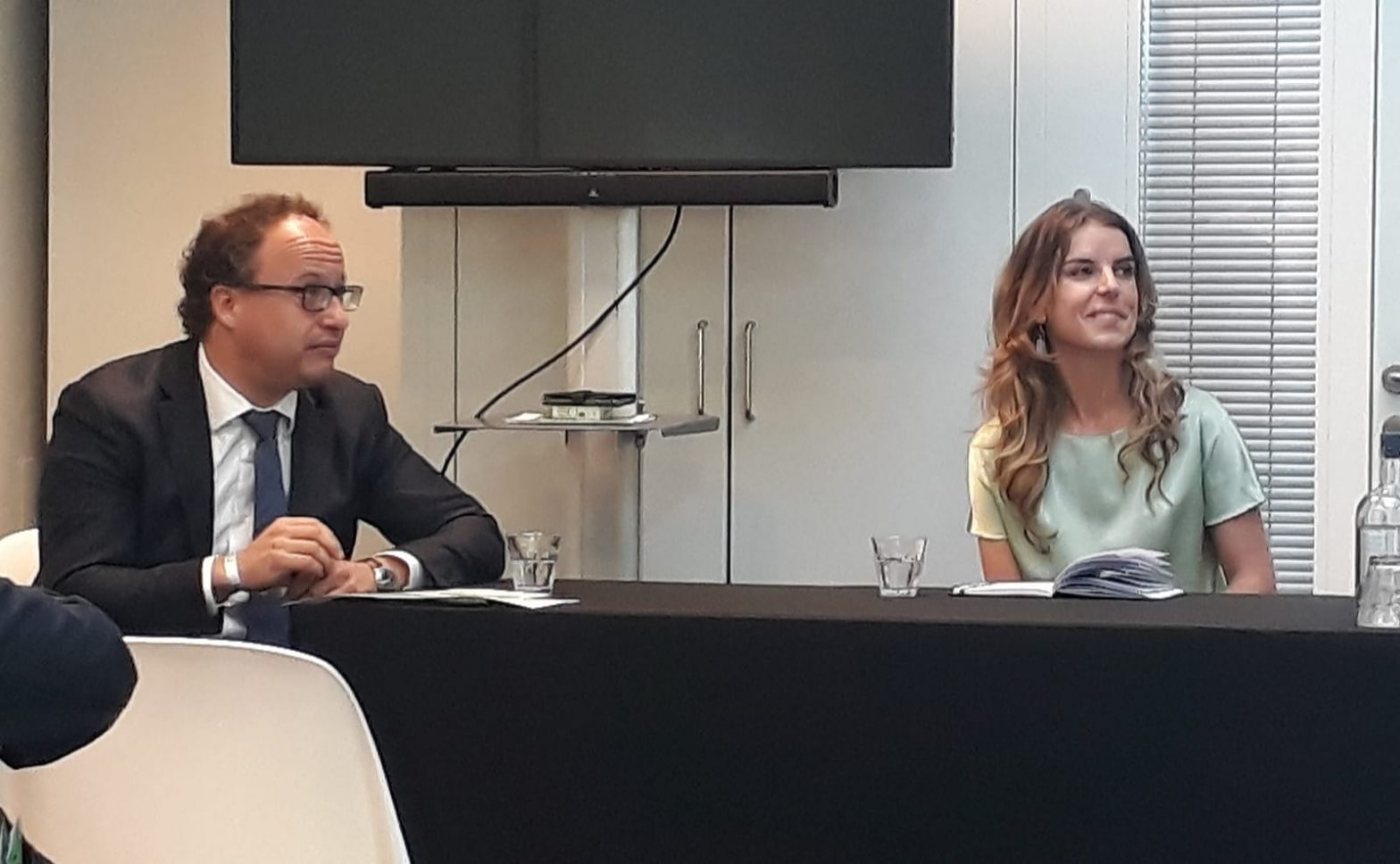 Gesprek minister Koolmees_met_tamar_de_waal